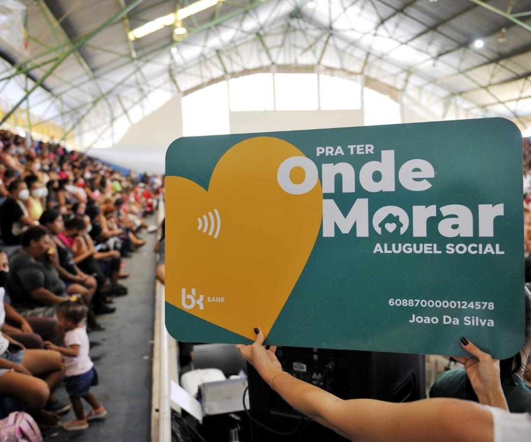 Ação da Prefeitura, em parceria com a AGEHAB, promove dignidade, segurança jurídica e valorização dos imóveis / Foto: Vitória Carvalho e Alexandre Manso